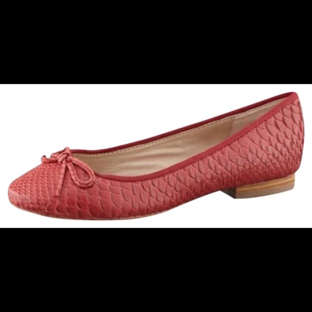 Pour La Victoire Red Leather Textured Flats